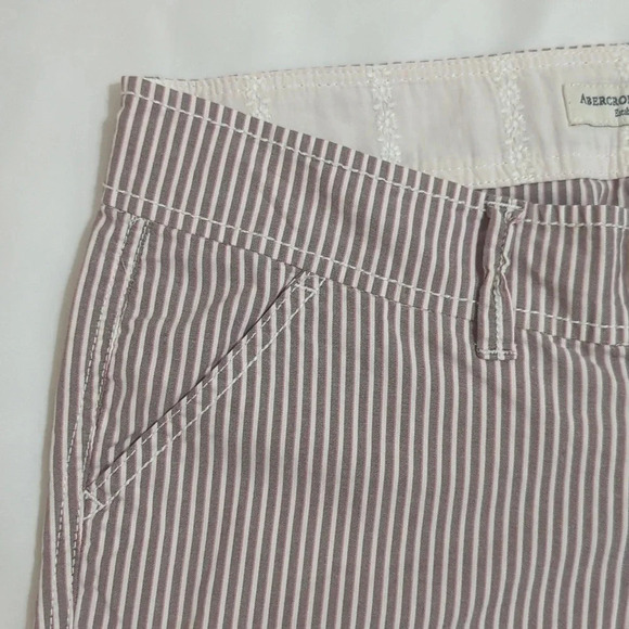Abercrombie & Fitch Cuffed Bermuda Shorts, Color Cream/Brown/Pink, Size 4 - Picture 3 of 14